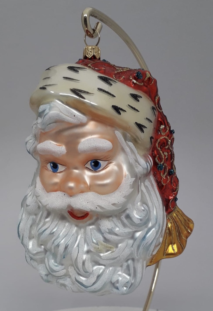 Santa head, kerstman hoofd, the real deal, de echte kerstman, christmastree,hij brengt de kerstboom , kerst, christmas, kerstmis, christmasdecoration, kerstdecoratie, kestversiering, christmasornament, glassornament, kerstboom, christmastree, let it snow, wintertime, christmasseason, holiday season, holidaydecor, wiehnachten, weihnachtsdeko, weihnachtskugel, glazen kerstbal,