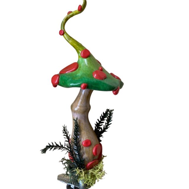 mushroom with gnome on a swing, paddestoel met kabouter op schommel, fairy talle, fairy magic, gnome, kabouter, sprookje, elfen magie,christmasmagic nostalgic christmas, nostalgische kerst, antique christmasornaments, glassornaments, glazen
