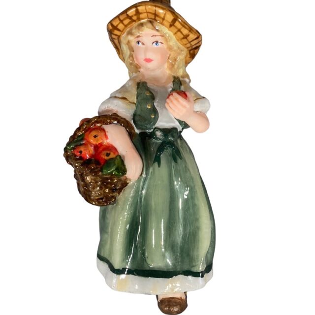 Girl with hat, meisje met hoed,person, mens, human, santa claus, kerstman, pine con, dennenappel, forest, Christmas, kerst, christmasdecorations, kerstversiering, kerstman, santa, sled, christmasatmosphere, kerstsfeer, kerstdecoratie, glassornaments, saint nick, kris Kringle, winterwonderland, wiehnachtsdeko, weihnachtskügel, natal, navidad, decorationdenoël, father christmas, xmastoys,