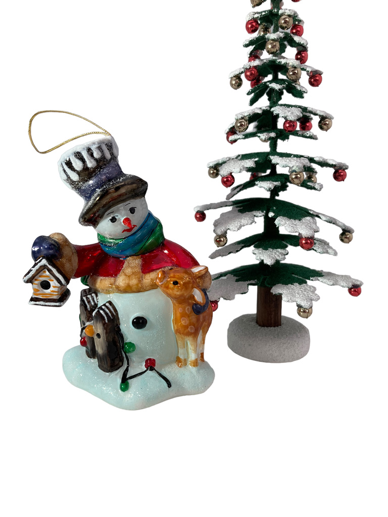 Sneeuwman, vogel huisje, hertje, snowman, birdshouse, deer, reetje, santa, kerstman, victorian atmosphere, victoraanse atmosfeer, girl, meisje, christmas nostalgia, glass ornaments, christmas, kerst, kerstversiering, christmasdecoration, christmastoys, xmas, xmastoys, kerstinspiratie, christmasinspiration, saint Nick, Kris kringle, father Christmas, ded moroz, kerstboom, christmas tree