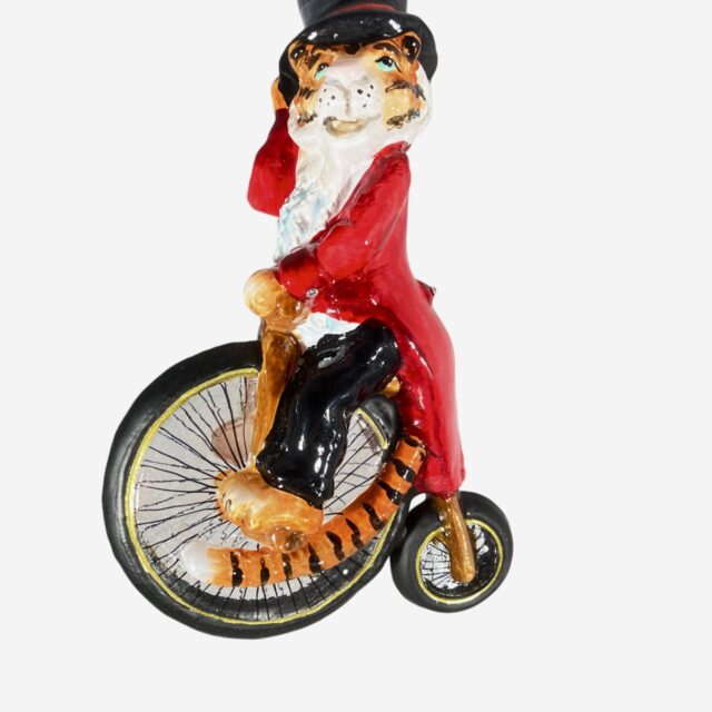 tiger on abike, tijger op fiets, african animal, afrikaans dier, wildlife, wild dier, circus, human behavior, christmas, kerst, kerstdecoratie, christmas decoration, kerstboom, christmastree, santa claus, kerstman, december 24 th, holiday season, home alone, kerstfilm, christmasmovie