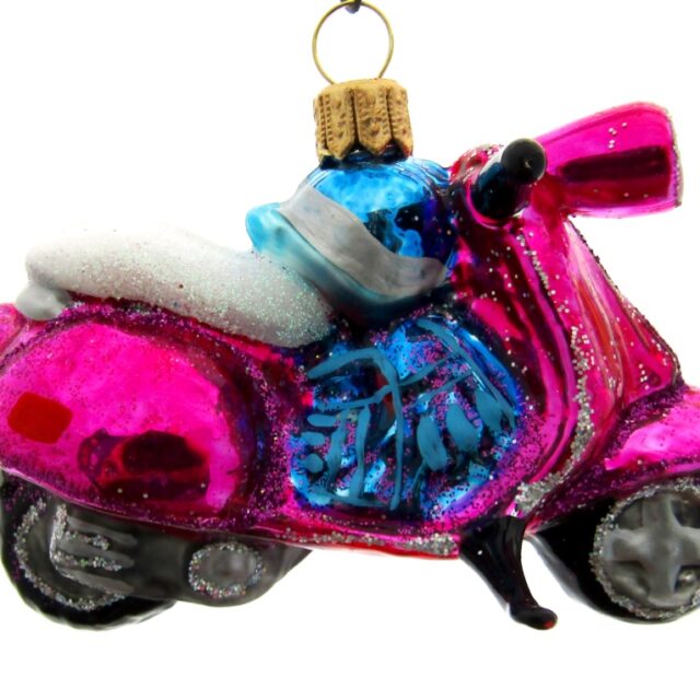 transport, vervoer, scooter, girlpower power to the people, christmas, kerst, christmas decoration, kerstversiering, kerstboom, christmastree, diversitiy rules, morawski,