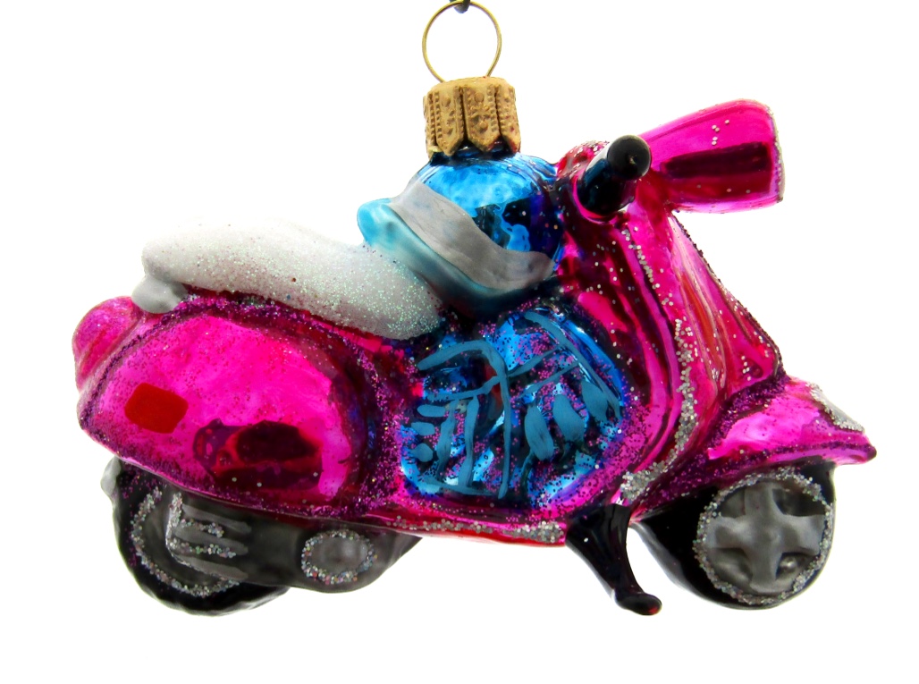 transport, vervoer, scooter, girlpower power to the people, christmas, kerst, christmas decoration, kerstversiering, kerstboom, christmastree, diversitiy rules, morawski,