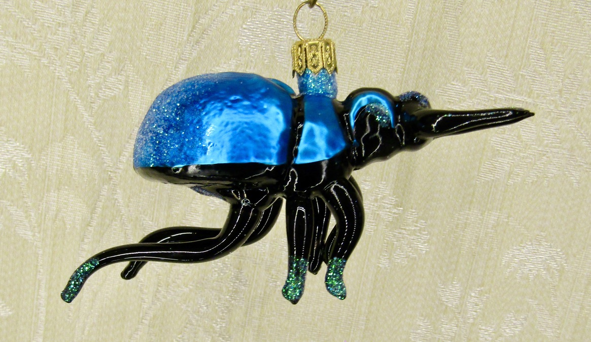 insect, insekt, bug, kever, beetle, animal, dier, nature, natuur, endangered species, christmas, kerst, christmastree, kerstboom, santaclaus, holiday season, chirrtmasdecoration, kerstversiering, glassornament,