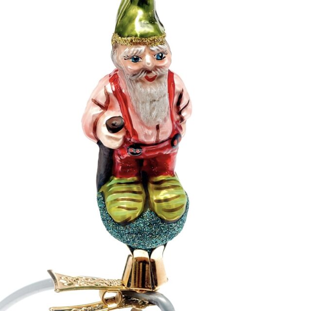 gnome, kabouter, fairy tail, sprookje, mythologische figuur, christmas decoration, kerstversiering, santa claus, kerstman kirs kringle, kerstboom, christmastree decoration, holiday season, predator