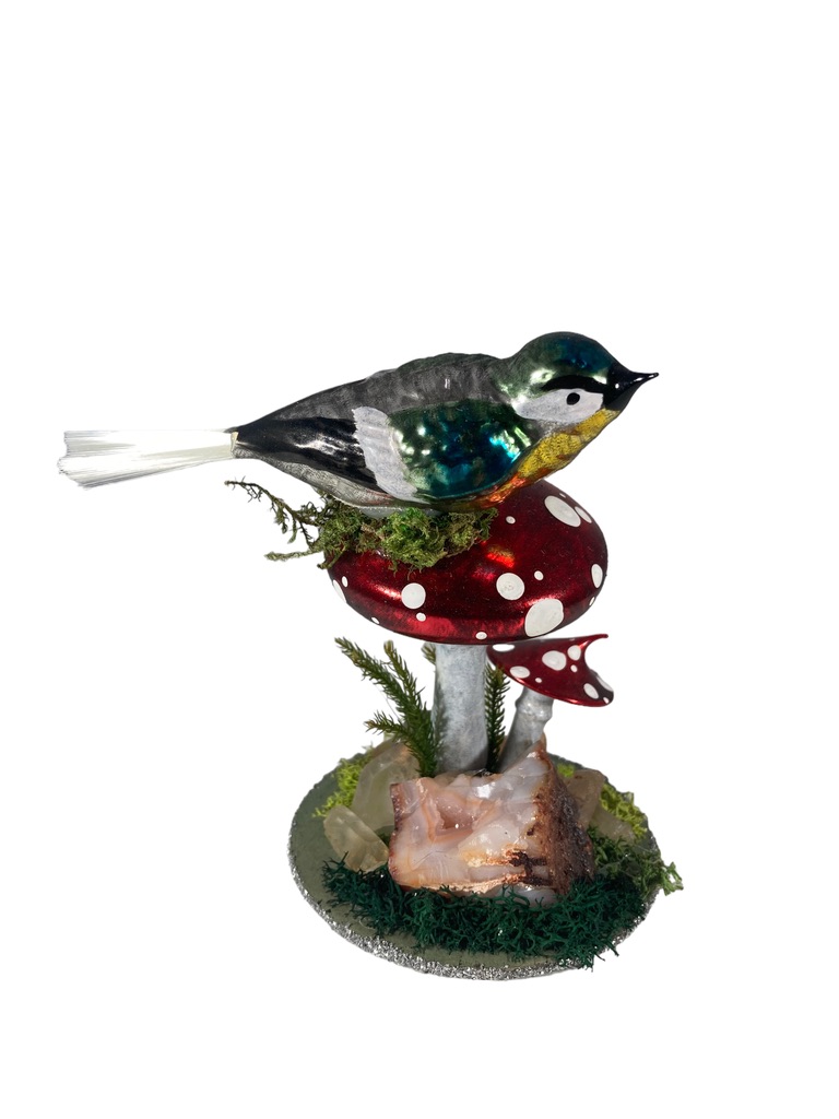 table decor, tafeldecoratie, birds at bassin, vogels aan waterbakje, drinkend vogels birds, mushroom, glass ornaments, glazen kerstbal , , dieren, animals, forest, bosbeheer, mushroom, paddestoel, kerst, christmas, christmasdecorations, kerstversiering, kerstboom, christmastree, cartoon, tekenfilm