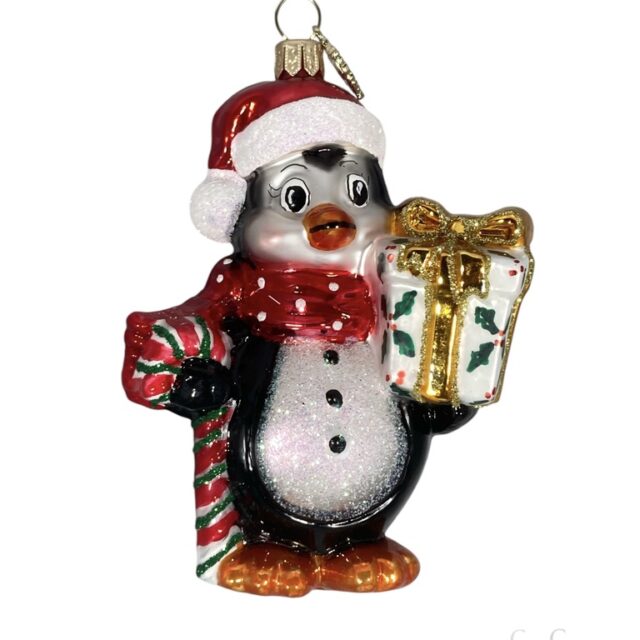 nostalgic christmas decoartion, nostalgie kerstdecoatie, pinguin with gift, pinguin met kado, dier, animal , artic life, , airdrop, through the chimney, door de schoorsteen christmas kerst, kerstversiering, kerstbom, chrstmastree, santa Claus, kerstman, huras ornaments, glass ornaments, made in europe, made in poland, glazen kerstdecoraties