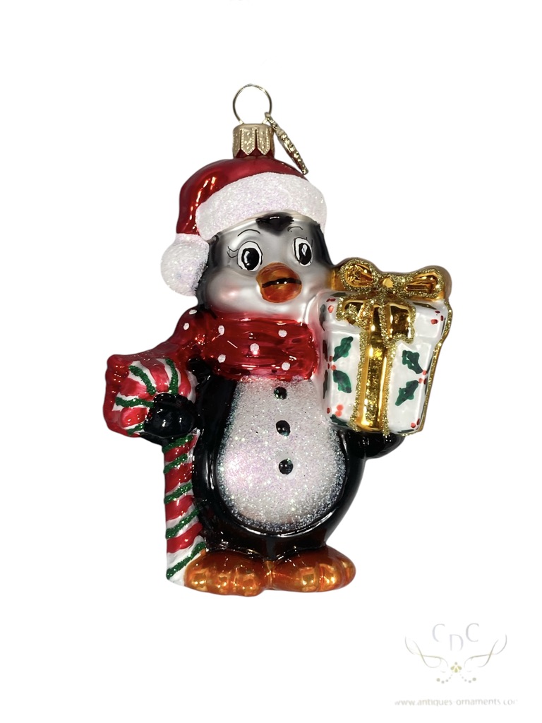 nostalgic christmas decoartion, nostalgie kerstdecoatie, pinguin with gift, pinguin met kado, dier, animal , artic life, , airdrop, through the chimney, door de schoorsteen christmas kerst, kerstversiering, kerstbom, chrstmastree, santa Claus, kerstman, huras ornaments, glass ornaments, made in europe, made in poland, glazen kerstdecoraties