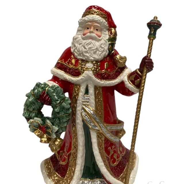 , porcelain figurine, porseleinen beeld, santa, kerstman, christmas atmosphere, christmas decoration, kerst sfeer, kerstdecroatie, homed decor, holiday season